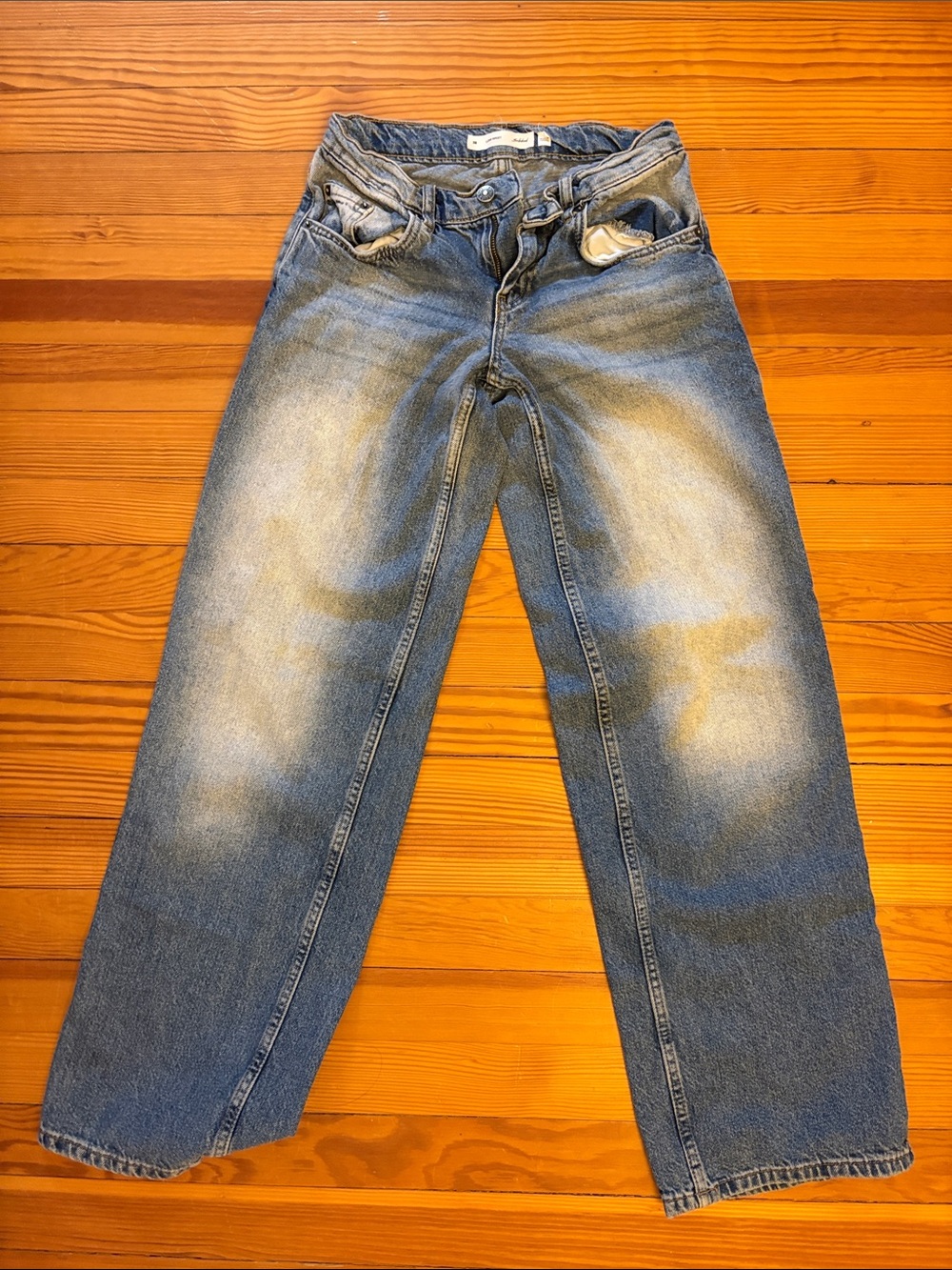 Low rise subdued jeans